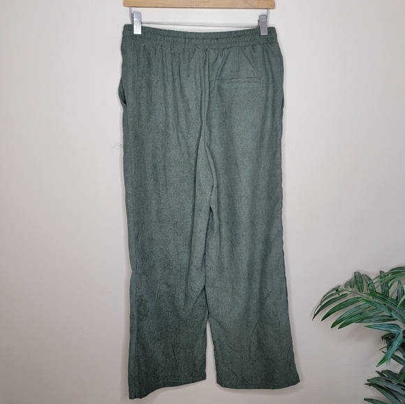 NWT Everyday Chic Boutique | Olive Green Corduroy Pull-On Waist Cropped Pants - Picture 4 of 6